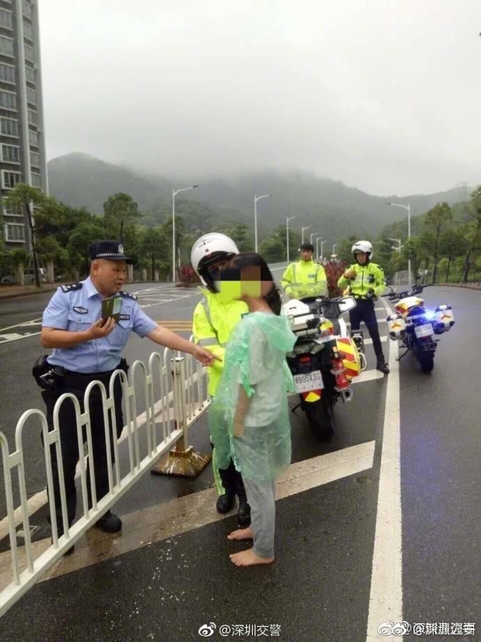 重生希望之光，女子轻生获救后的深情拥抱与泪洒现场